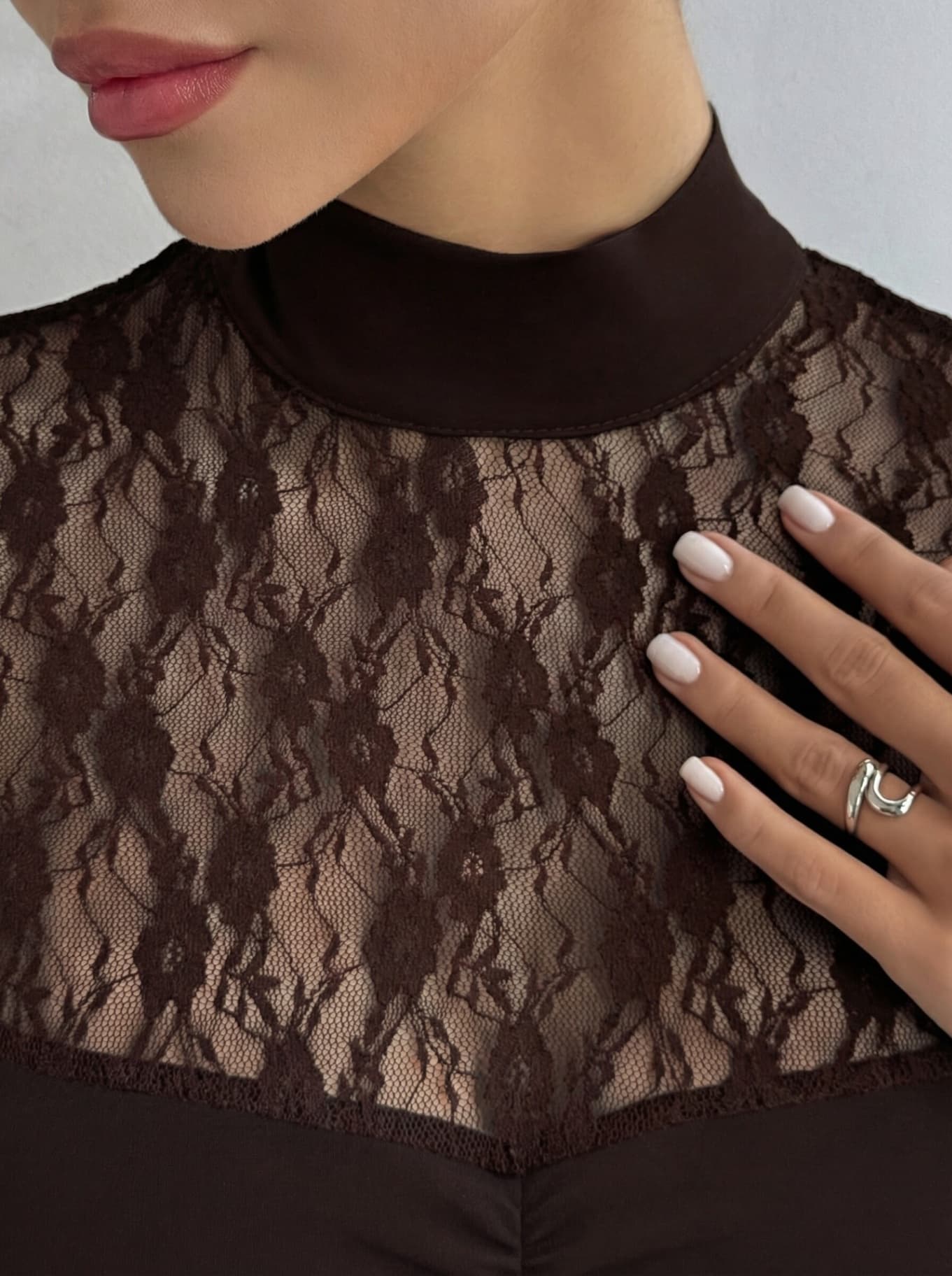 Платье кружевное с разрезом миди вечернее - 6